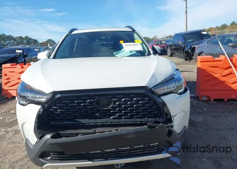 2024 Toyota Corolla Cross Le z USA, uszkodzony, nr VIN 7MUBAAAG9RV109841